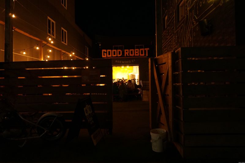 Fichier:20170522 Halifax - Halifax Makerspace - Good Robot Meetup 01.jpg
